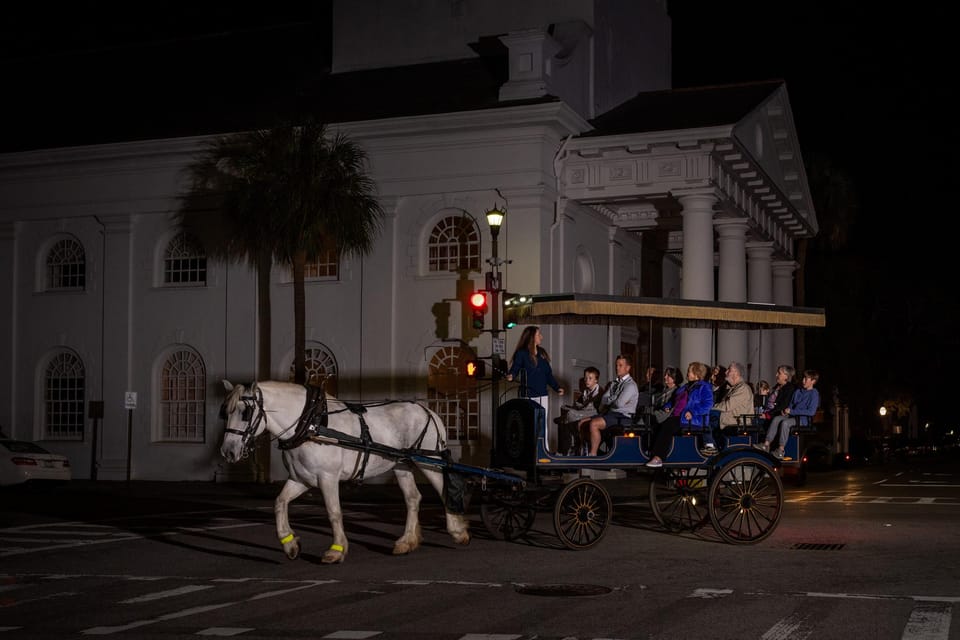 Charleston: Haunted Horse-Drawn Carriage Evening Tour